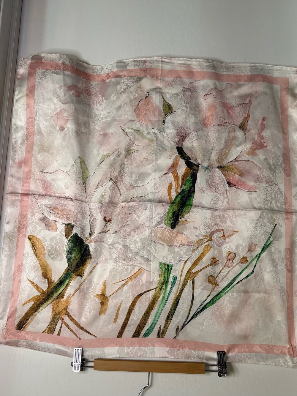 Martissima Viscose Magnolia Print Jacquard Square Scarf 27” Classic Silky Floral